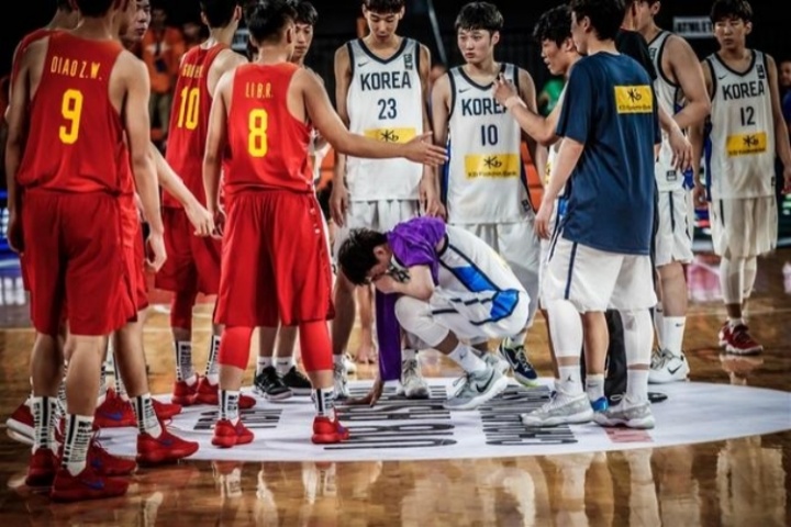 开云官方-李贤重又哭了7年前就曾被中国队打哭 彼时拿下33分10板6助4断